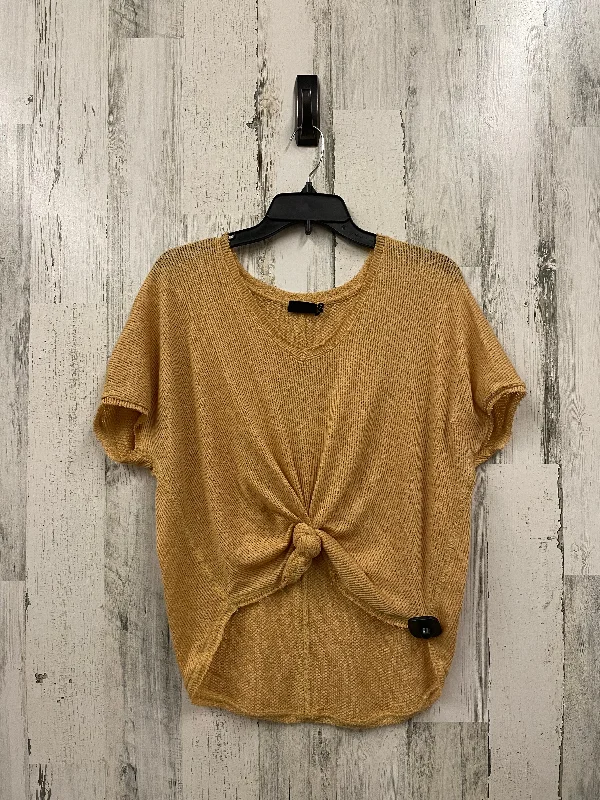 Top Short Sleeve By Urban Outfitters In Yellow, Size: Xs